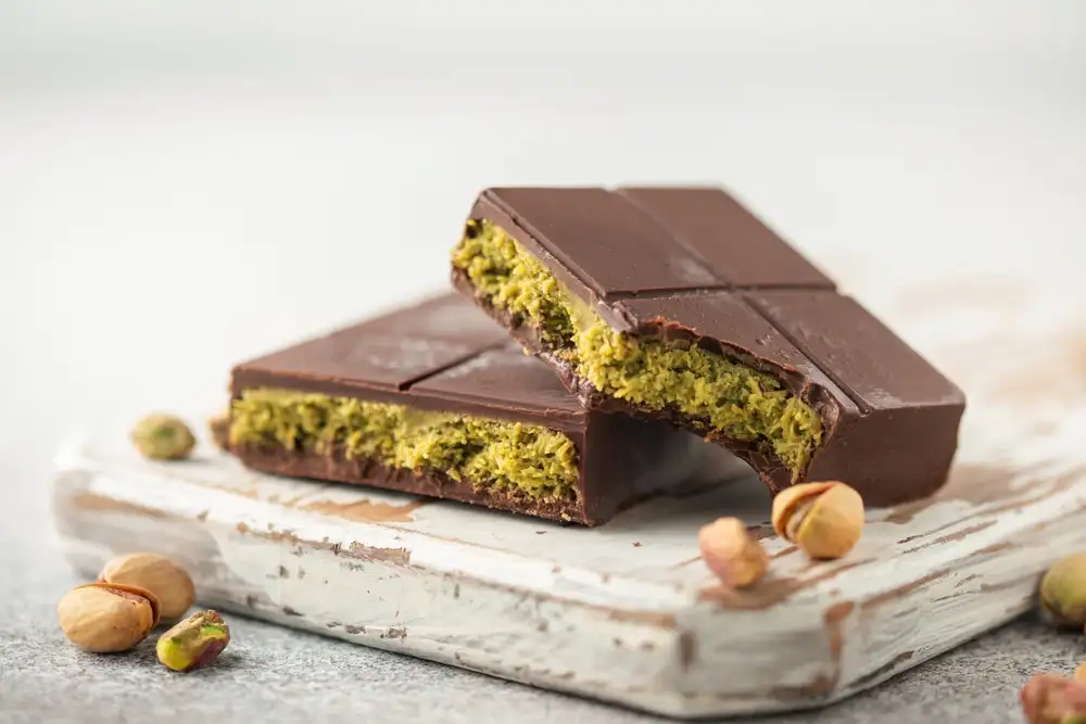Pistachio chocolate bar